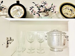 Stylish Downtown Edmonton Condo nr Rogers Place w Balcony, Full Kitche