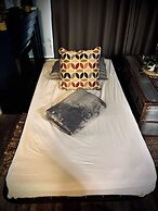 Stylish Downtown Edmonton Condo nr Rogers Place w Balcony, Full Kitche