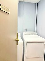 Stylish Downtown Edmonton Condo nr Rogers Place w Balcony, Full Kitche