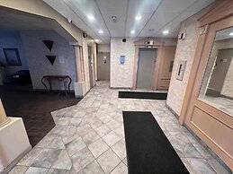 Stylish Downtown Edmonton Condo nr Rogers Place w Balcony, Full Kitche