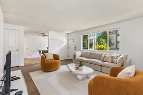 Comfortable Townhouse in Ash Way Lynnwood