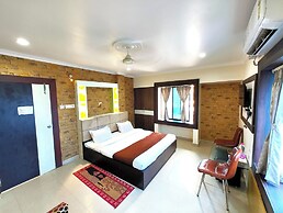 Hotel S S Puri Near Tempal