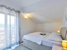 Apartments Franica With Heated Pool and Hot-tub