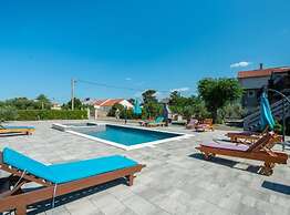 Apartments Franica With Heated Pool and Hot-tub