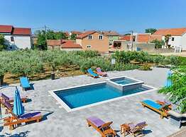 Apartments Franica With Heated Pool and Hot-tub