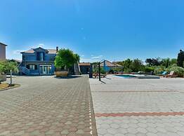 Apartments Franica With Heated Pool and Hot-tub