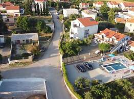 Apartments Franica With Heated Pool and Hot-tub
