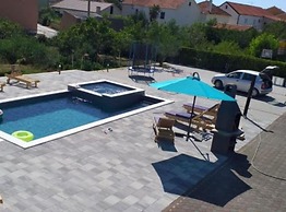 Apartments Franica With Heated Pool and Hot-tub