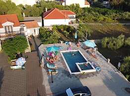 Apartments Franica With Heated Pool and Hot-tub