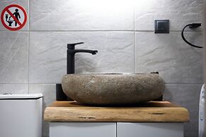Cesily 2-Bedroom Apartment in Athens