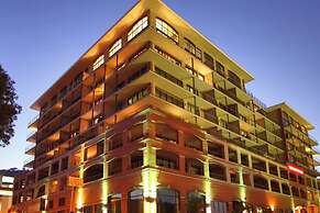 Cape Eazi Stayz The Rockwell