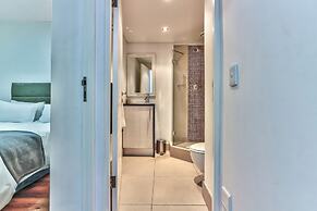 Cape Eazi Stayz The Rockwell