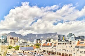 Cape Eazi Stayz The Rockwell