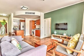 Cape Eazi Stayz The Rockwell