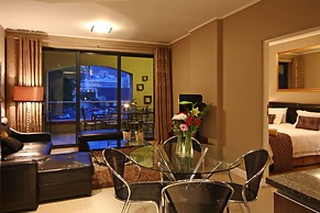 Cape Eazi Stayz The Rockwell