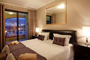 Cape Eazi Stayz The Rockwell