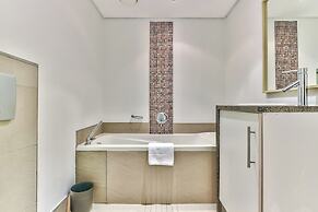 Cape Eazi Stayz The Rockwell