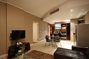 Cape Eazi Stayz The Rockwell