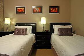 Cape Eazi Stayz The Rockwell