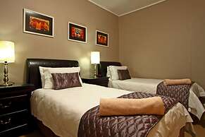 Cape Eazi Stayz The Rockwell