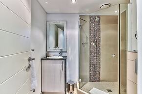 Cape Eazi Stayz The Rockwell