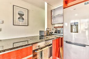 Cape Eazi Stayz The Rockwell