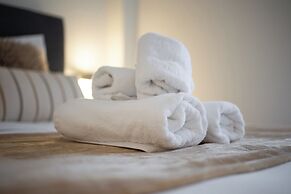 Zephyr 3-Bedroom Apartment in Athens