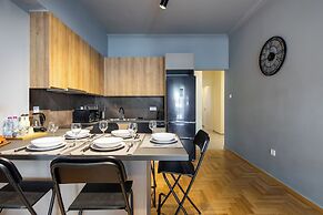 Zephyr 3-Bedroom Apartment in Athens