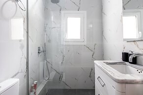 Zephyr 3-Bedroom Apartment in Athens