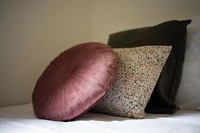 Zephyr 3-Bedroom Apartment in Athens