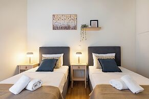 Zephyr 3-Bedroom Apartment in Athens