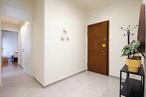 Zephyr 3-Bedroom Apartment in Athens