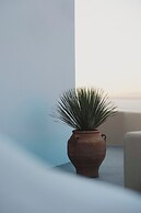 Neema Maison Finikia Santorini