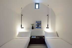 Neema Maison Finikia Santorini