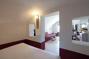 Neema Maison Finikia Santorini