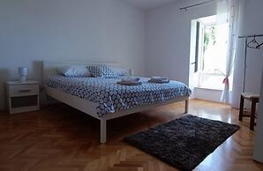 Luxury apartment Ivone with balcony