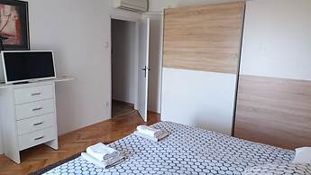 Luxury apartment Ivone with balcony