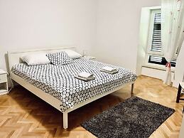 Luxury apartment Ivone with balcony