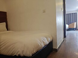 Hotel Roshie Mall Road Mussoorie