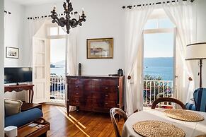 Nr 8 Ypapantis Deluxe Suites