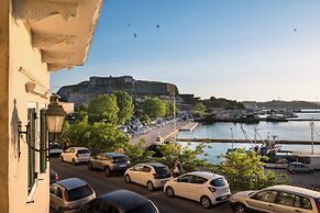 Nr 8 Ypapantis Deluxe Suites