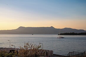 Nr 8 Ypapantis Deluxe Suites