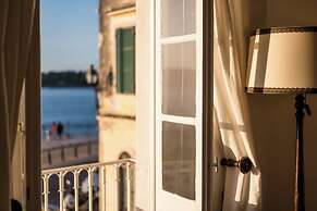 Nr 8 Ypapantis Deluxe Suites