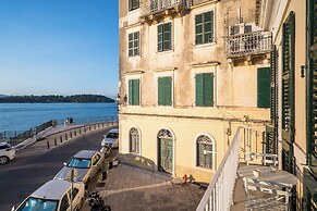 Nr 8 Ypapantis Deluxe Suites