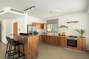 Sea View Beach Penthouse by Sea N' Rent