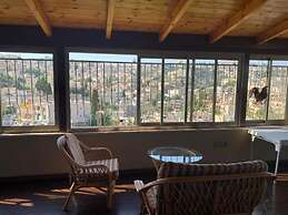 Cozy Wood Apartment With Great View to Nazareth