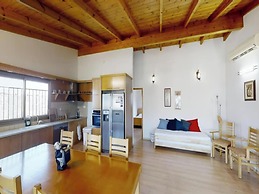 Cozy Wood Apartment With Great View to Nazareth
