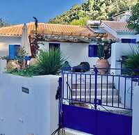 The White House Evgrious, Sleeps 4, Close to Beach