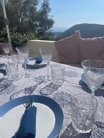 The White House Evgrious, Sleeps 4, Close to Beach