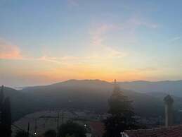 The White House Evgrious, Sleeps 4, Close to Beach